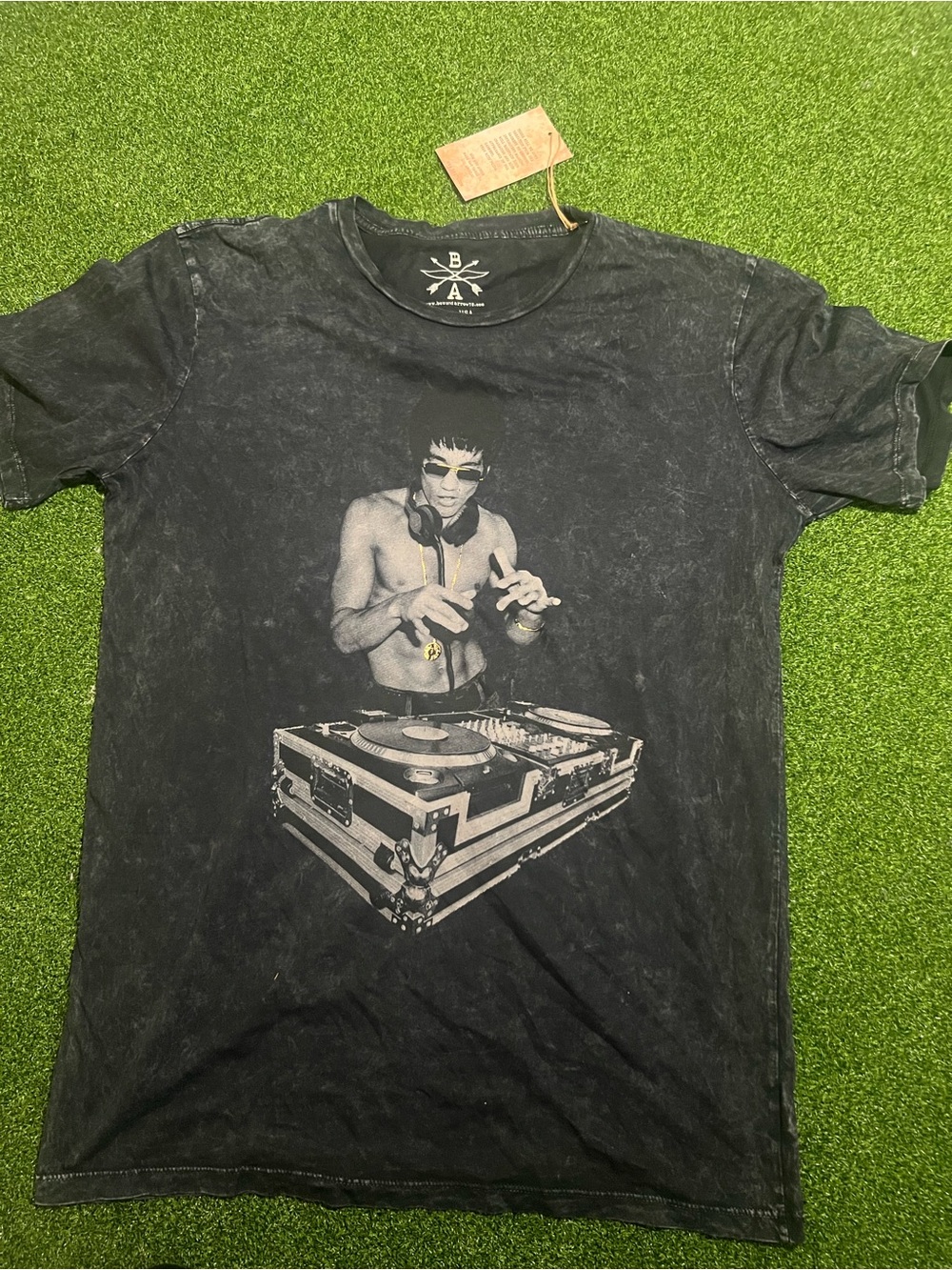 NWT Bow & Arrow 78 Bruce Lee DJ Turntable Shirt L Tony Stark Avengers